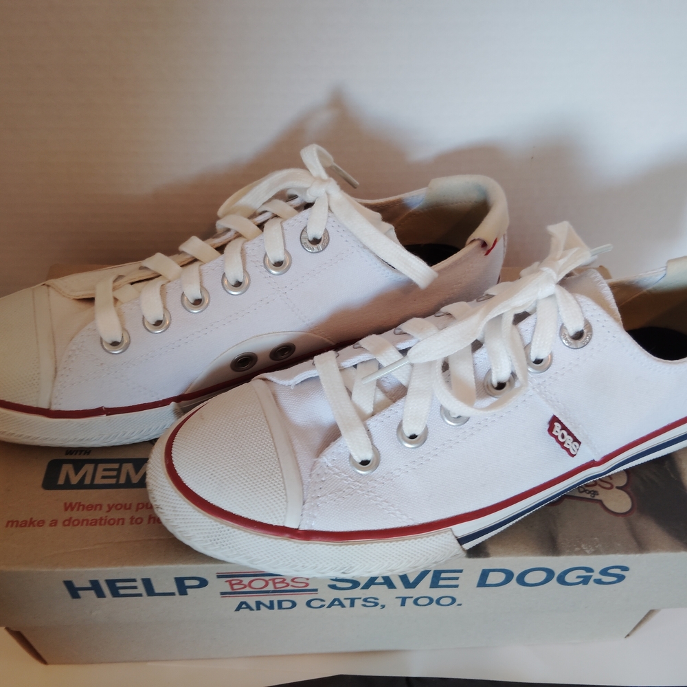 Skechers BOBS White Canvas Low-Top Sneakers with Red and Navy Accent For Women.